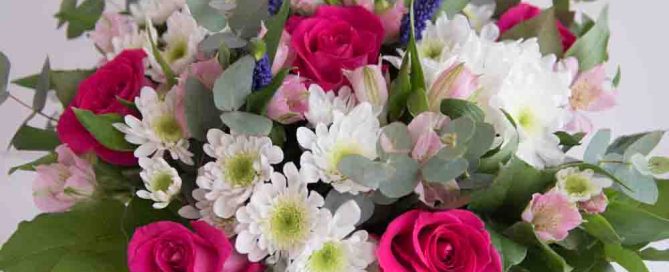 Pugh's Flowers Sells Beautiful Wedding Anniversary Flower Arrangements