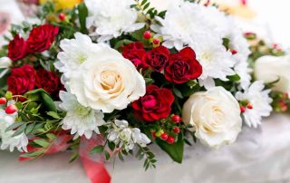 Pugh's Flowers offers festive holiday flowers